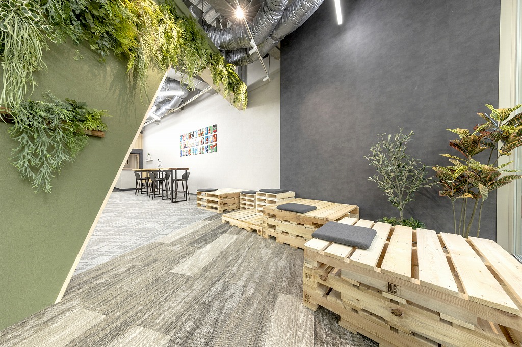 廃パレットを再生したベンチ