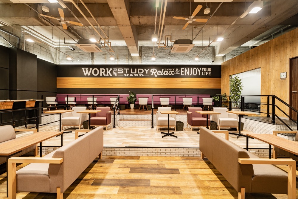 地下に広がる、働くの新しい風景。空室から生まれた300坪のシェアオフィス